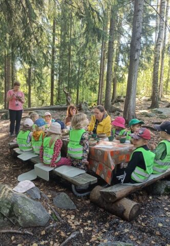 forest daycare lunch break study tour